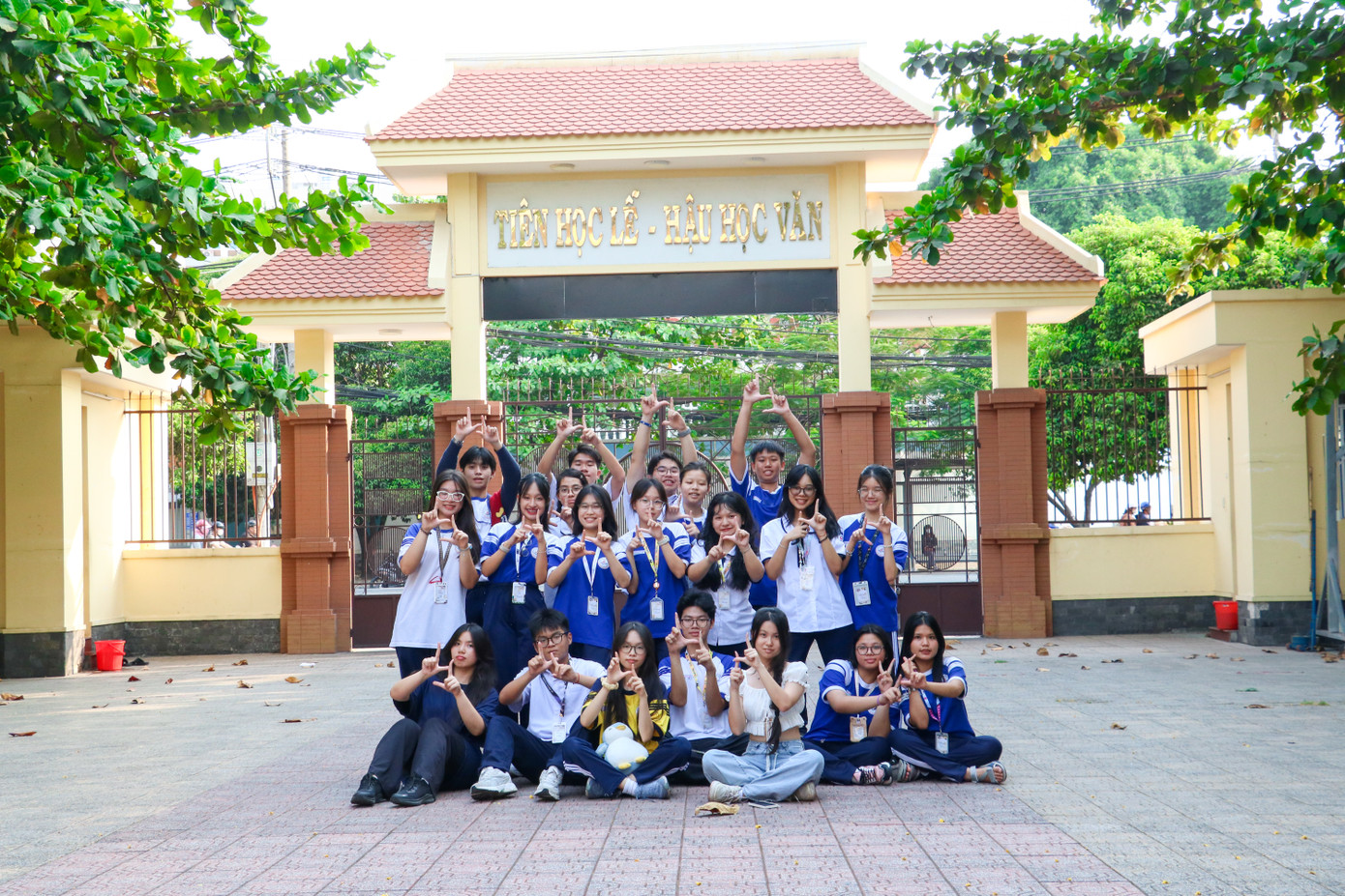 Teen THPT Nguyễn Thượng Hiền luôn “học hết sức, chơi hết mình”. Teen THPT Nguyễn Thượng Hiền luôn “học hết sức, chơi hết mình”.