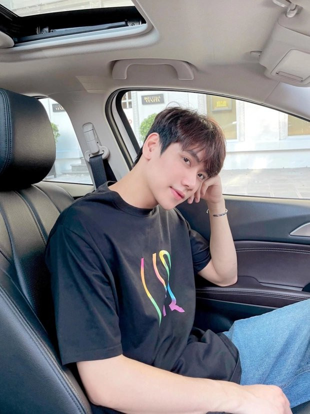 Góc nghiêng của Trần Nhậm gợi nhớ ngay đến nam tài tử Ji Chang Wook xứ Hàn.