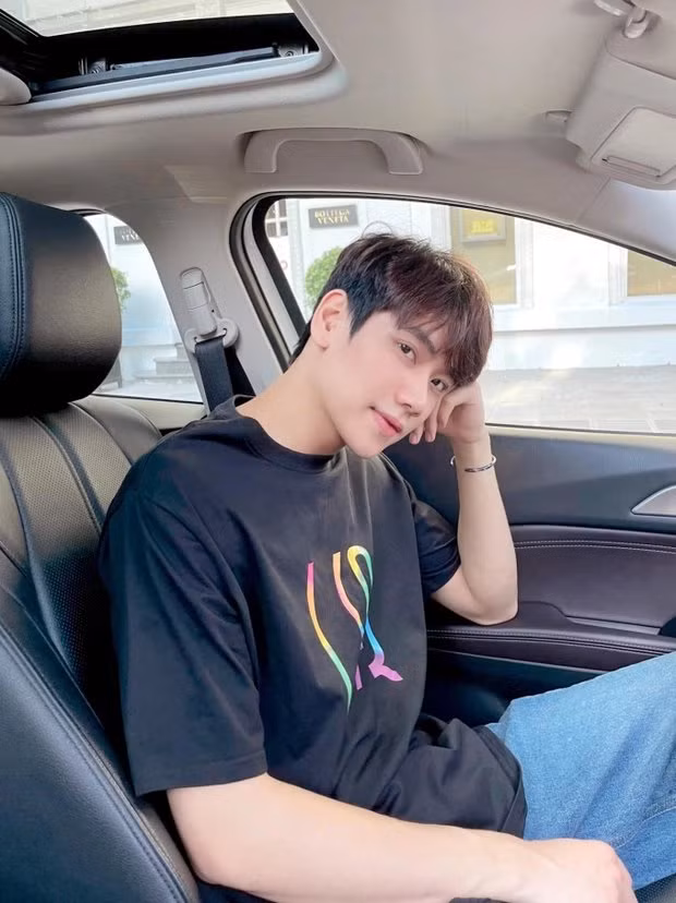 Góc nghiêng của Trần Nhậm gợi nhớ ngay đến nam tài tử Ji Chang Wook xứ Hàn.