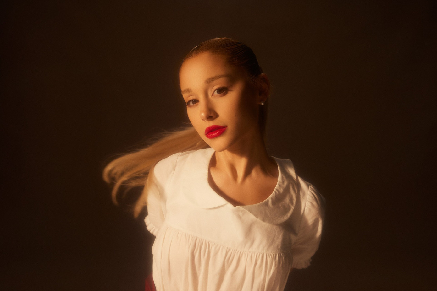 Ariana gửi tâm thư tới fan sau khi ra mắt album mới. Ariana gửi tâm thư tới fan sau khi ra mắt album mới.