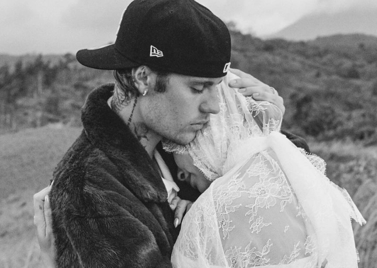 Người thân và bạn bè thân thiết đồng loạt chúc mừng Justin và Hailey Bieber. Người thân và bạn bè thân thiết đồng loạt chúc mừng Justin và Hailey Bieber.