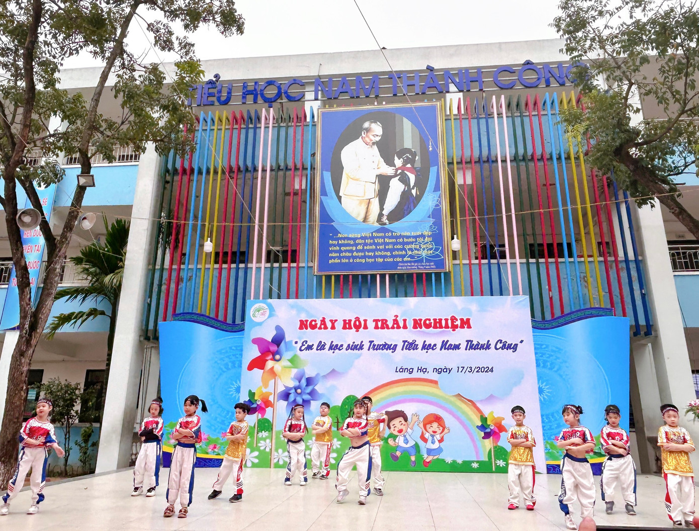 Những tiết mục văn nghệ đặc sắc đến từ tween trường Tiểu học Nam Thành Công.