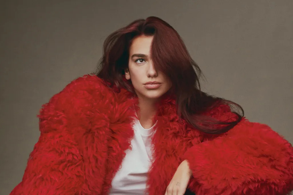 Dua Lipa thành lập công ty quản lý, sản xuất và phân phối nhạc của chính mình mang tên Radical22. Dua Lipa thành lập công ty quản lý, sản xuất và phân phối nhạc của chính mình mang tên Radical22.