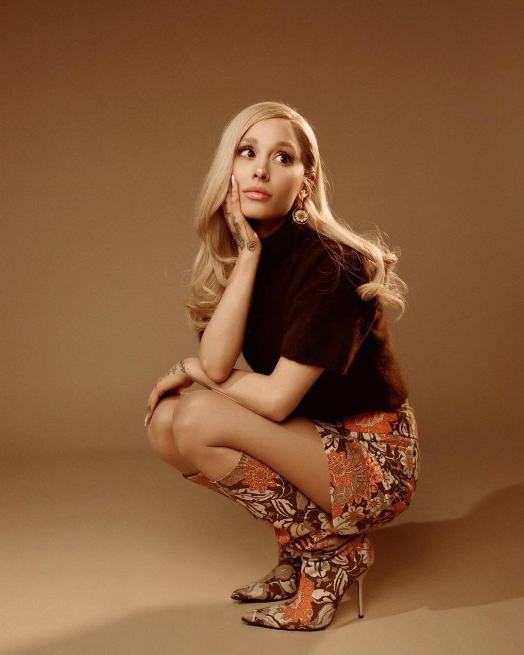 Hiện tại, Ariana đang quảng bá cho album mới Eternal Sunshine. Hiện tại, Ariana đang quảng bá cho album mới Eternal Sunshine.