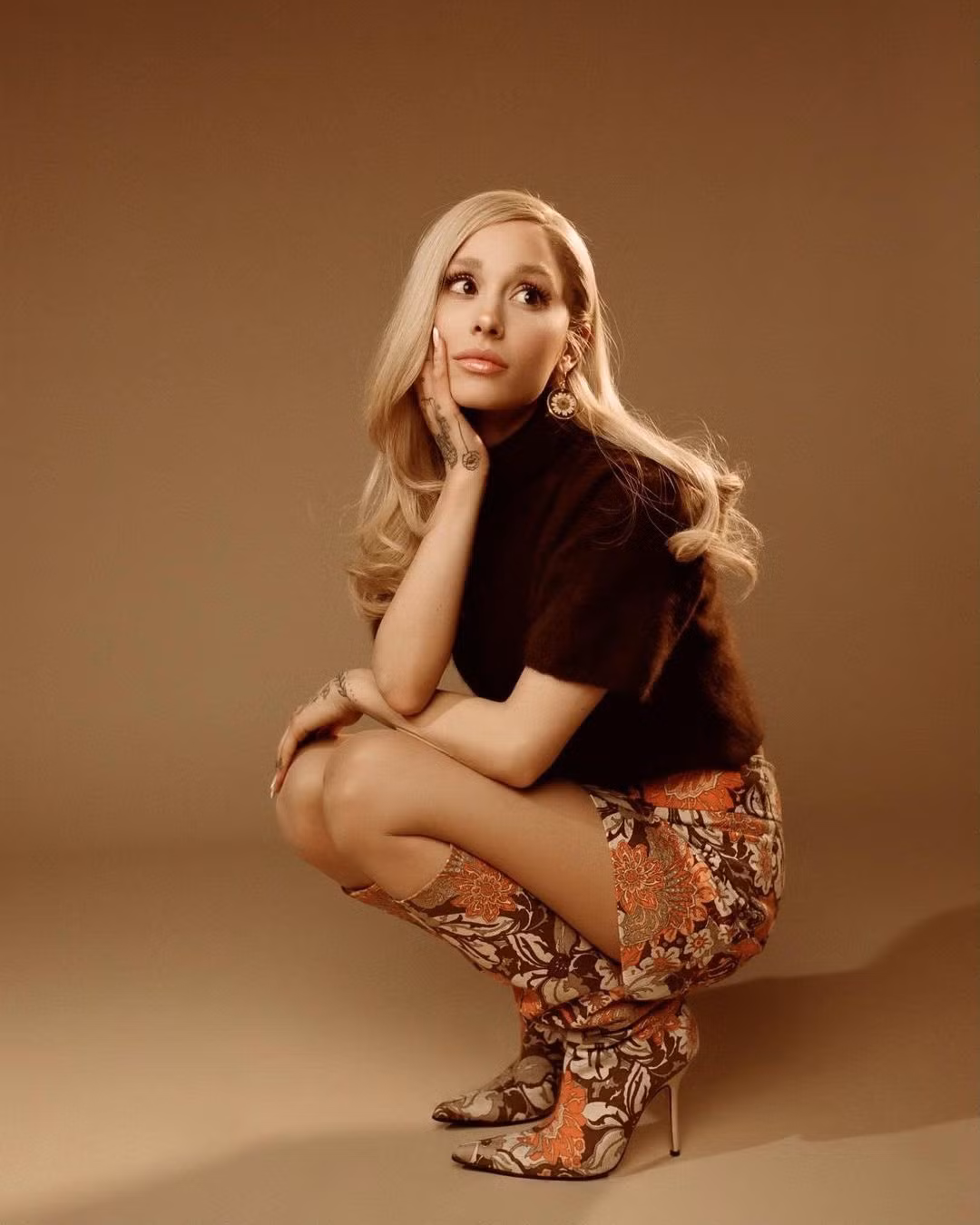 Hiện tại, Ariana đang quảng bá cho album mới Eternal Sunshine.