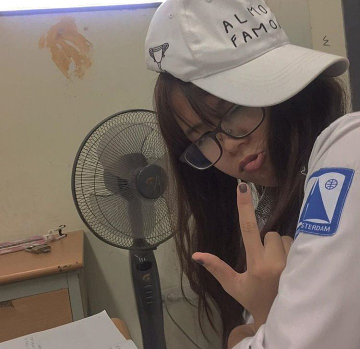 Nữ rapper tlinh cùng diện mạo "cool ngầu" thời còn đi học. Nữ rapper tlinh cùng diện mạo "cool ngầu" thời còn đi học.