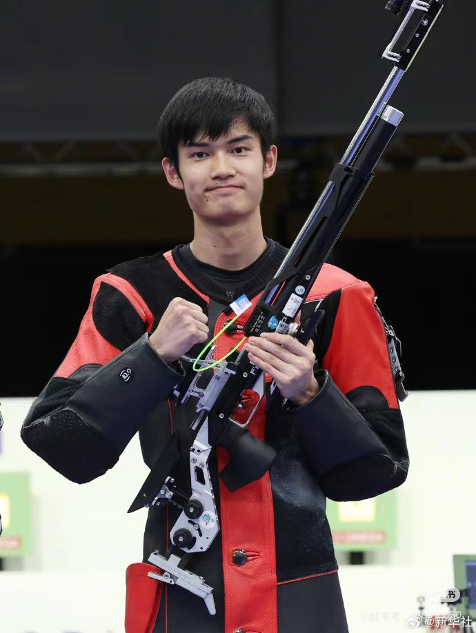 Lý Hào khiến dân tình &quot;cười xỉu&quot; khi tiết lộ tên Weibo. Nguồn: Xiaohongshu