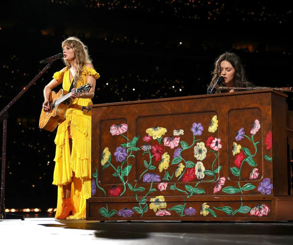 Gracie từng diễn mở màn cho Olivia Rodrigo và Taylor Swift. Gracie từng diễn mở màn cho Olivia Rodrigo và Taylor Swift.