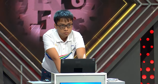 Nam sinh liên tục &quot;chạm trán&quot; đối thủ nặng ký để giành chiến thắng ngoạn mục.