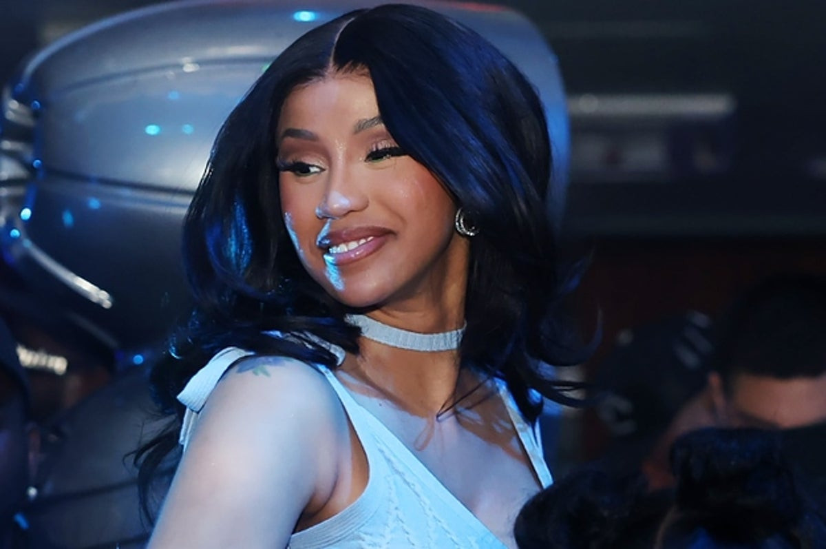 Cardi B dường như đang biến mất khỏi các bảng xếp hạng âm nhạc.