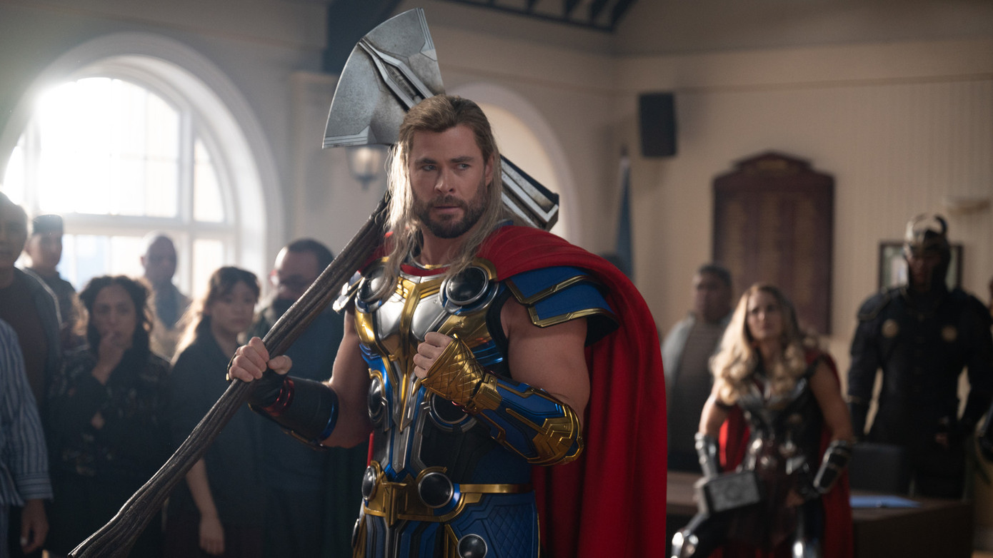 Thor: Love And Thunder gây thất vọng vì màn thể hiện bị chê lố bịch của Chris Hemsworth. Thor: Love And Thunder gây thất vọng vì màn thể hiện bị chê lố bịch của Chris Hemsworth.