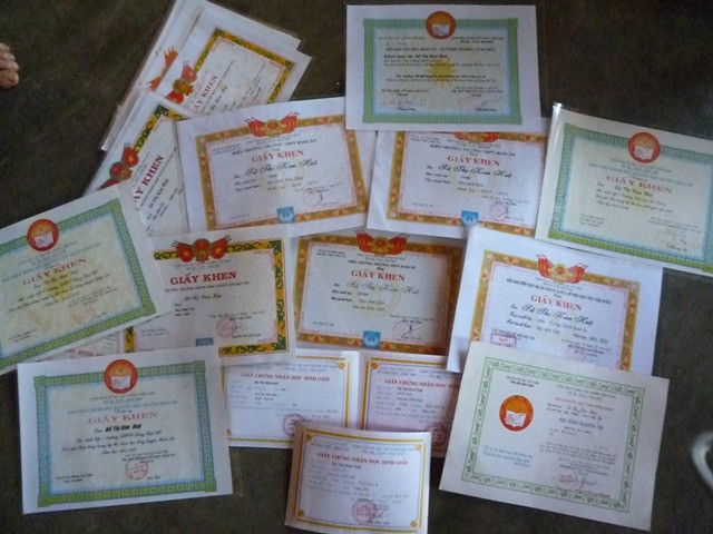 Dù khó khăn nhưng 12 năm qua Kim Huệ luôn là học sinh giỏi xuất sắc