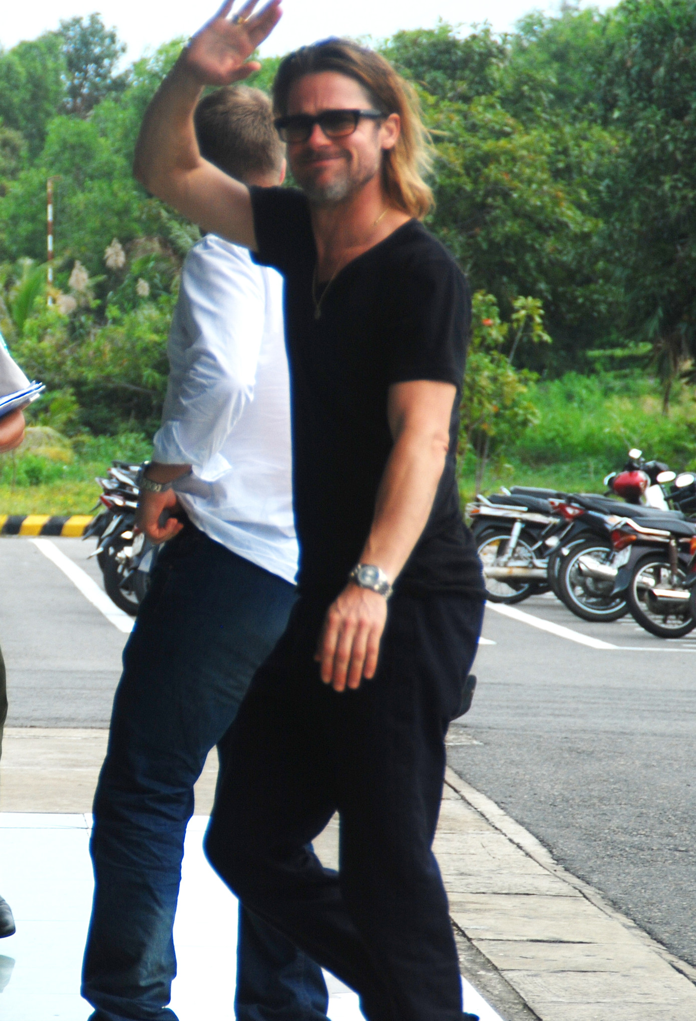 Mỉm cười với Phóng viên báo Tiền Phong.