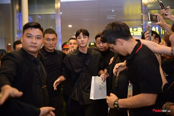 Ji Chang Wook huỷ show ở VN: Cuồng thần tượng dẫn đến lệch chuẩn giá trị xã hội ảnh 3