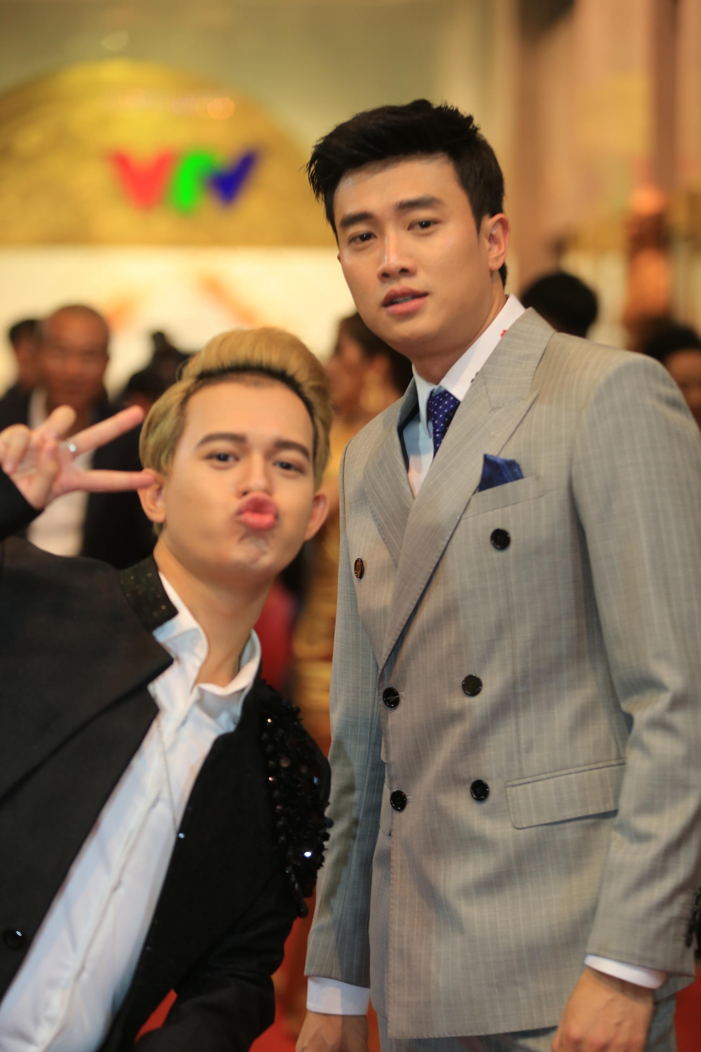 Dàn sao ‘Về nhà đi con’ đổ bộ thảm đỏ VTV Awards 2019 ảnh 8