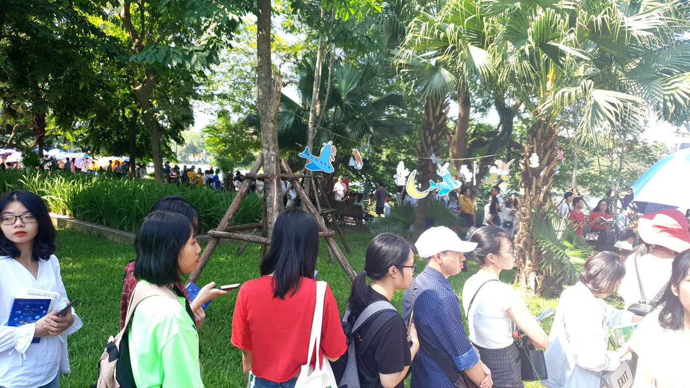 Giới trẻ xếp hàng dài 'chờ làm bạn' với Nguyễn Nhật Ánh ảnh 1