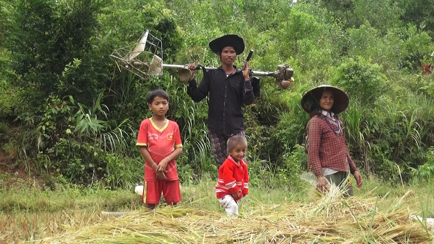 VTV đặc biệt về cậu bé tí hon K’Rể ảnh 1