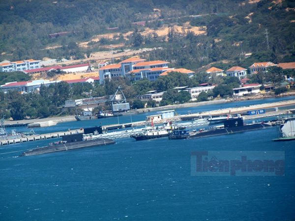 Quốc kỳ tung bay trên tàu ngầm HQ-184 Hải Phòng ảnh 15