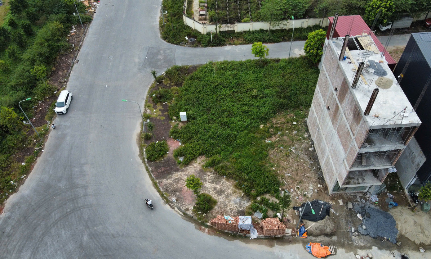 UBND TP Hà Nội bãi bỏ hai quyết định quy định thẩm quyền phê duyệt giá khởi điểm đấu giá quyền sử dụng đất.