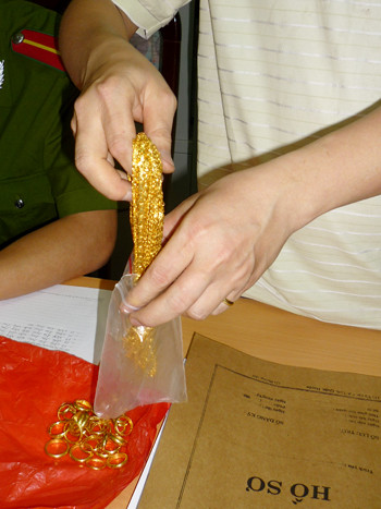 Tang vật của vụ án được thu giữ lại ngay sau khi vụ cướp xảy ra