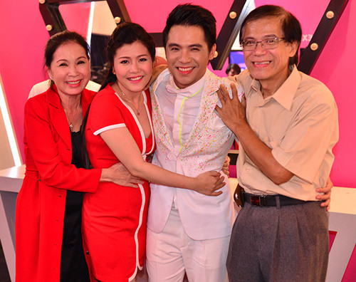 NSƯT Kim Xuân cùng chồng, con trai và con dâu.