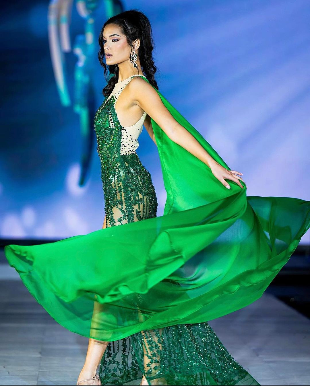 Beatrice có chiều cao ấn tượng 1,8 m và thân hình săn chắc, quyến rũ.