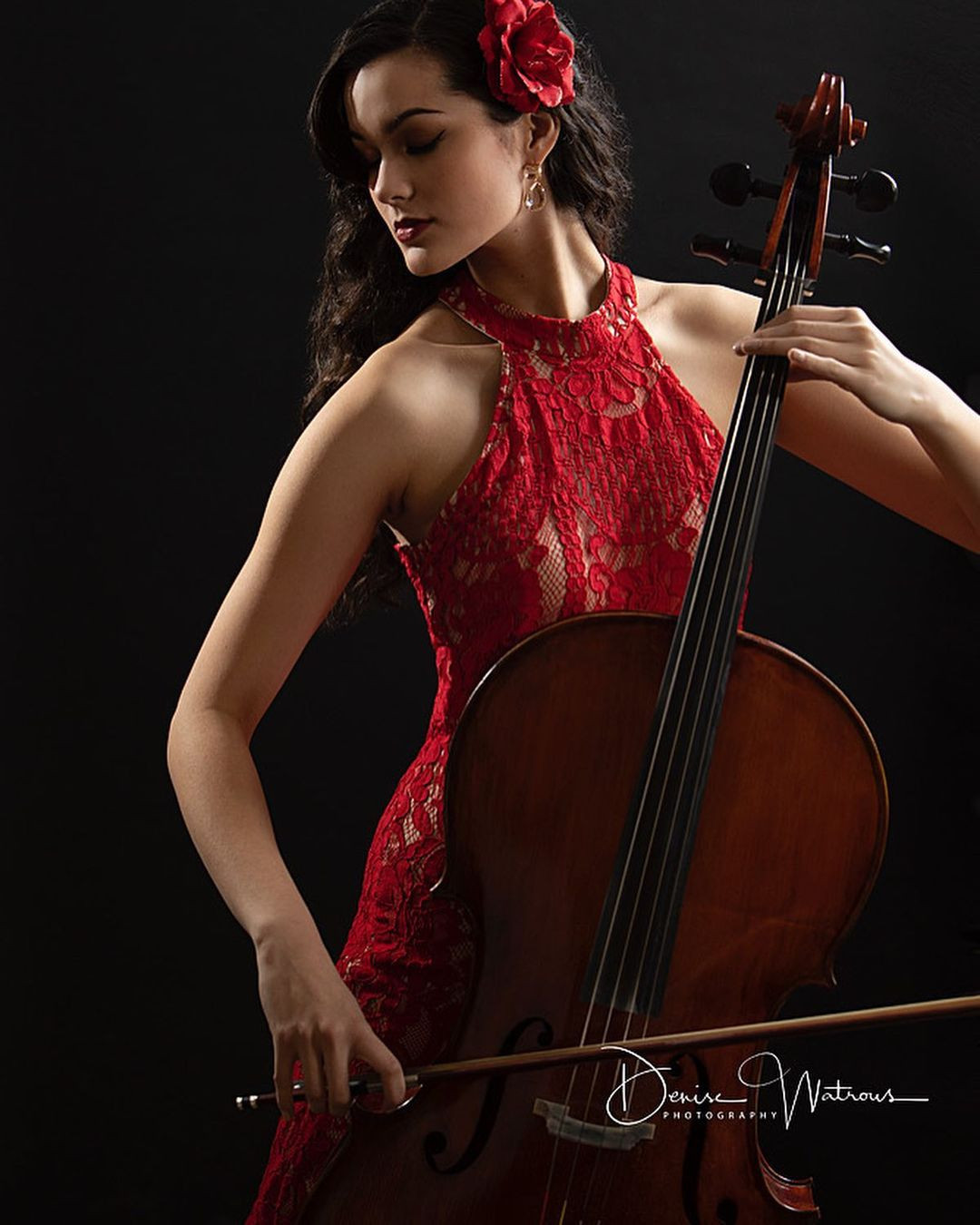 Cô có vẻ đẹp lai cuốn hút. Người đẹp là sinh viên Đại học Wisconsin-Madison chuyên ngành Lịch sử và Nghiên cứu quốc tế với chứng chỉ về Nghiên cứu Đông Nam Á và Khoa học chính trị.