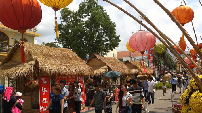 Đầu năm nhộn nhịp các gian hàng truyền thống ở Cần Thơ ảnh 1