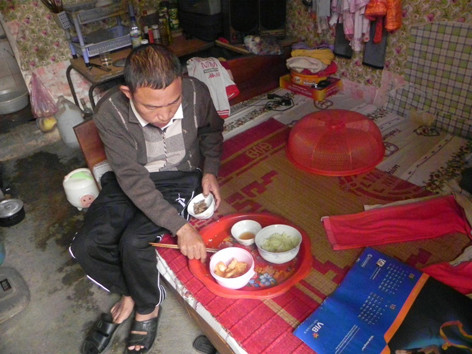 Bữa cơm đạm bạc của bệnh nhân xóm chạy thận