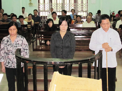 Các bị cáo nghe tòa tuyên án	Ảnh: Duy Chiến