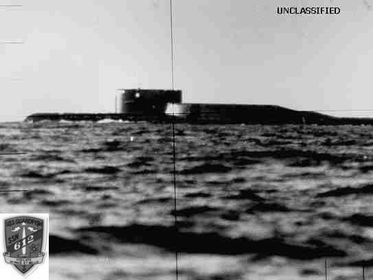 Tàu ngầm tuần dương chiến lược mang tên lửa đạn đạo Delta qua kính tiềm vọng