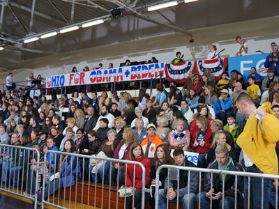 Chờ đón Phó Tổng thống Joe Biden. Ảnh: T.Đ. Chờ đón Phó Tổng thống Joe Biden. Ảnh: T.Đ