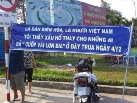 Tấm băng rôn được một sinh viên tự bỏ tiền ra làm