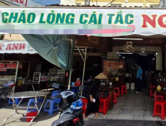 Quán cháo lòng bị yêu cầu tạm ngưng hoạt động. Ảnh: H.D Quán cháo lòng bị yêu cầu tạm ngưng hoạt động. Ảnh: H.D