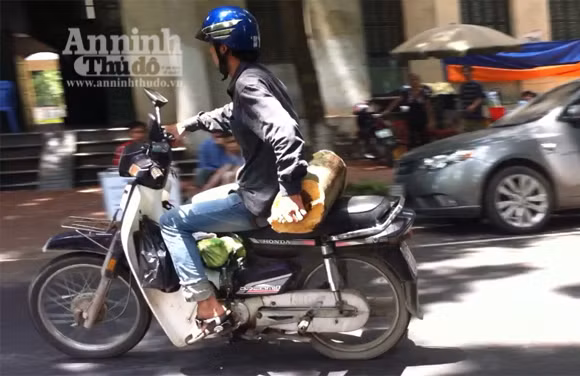 "Xin" xong, bỏ đi ngay.