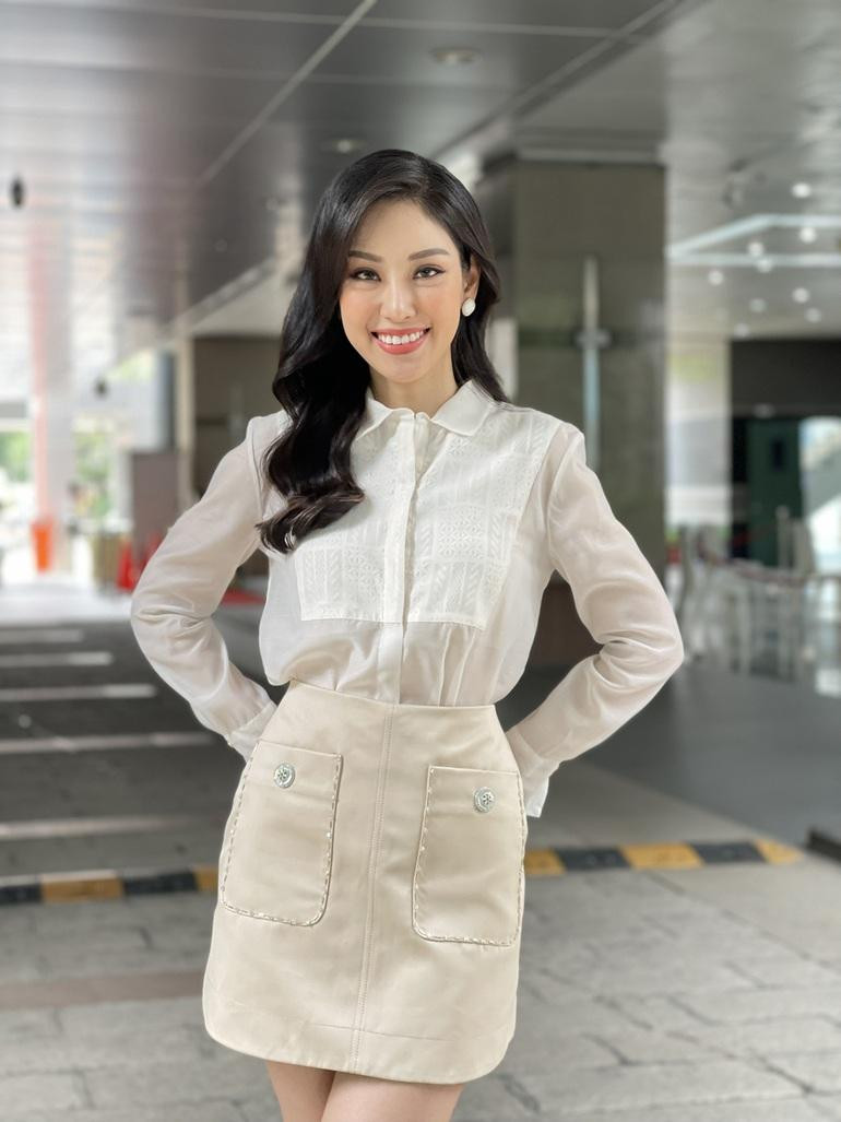 Ngoài các hoạt động nghệ thuật, hoạt động cộng đồng, Phương Linh làm thêm công việc MC tại đài truyền hình TPHCM. Nhờ đó, cô có nhiều kinh nghiệm, sự tự tin khi đứng trước đám đông. Ngoài các hoạt động nghệ thuật, hoạt động cộng đồng, Phương Linh làm thêm công việc MC tại đài truyền hình TPHCM. Nhờ đó, cô có nhiều kinh nghiệm, sự tự tin khi đứng trước đám đông.