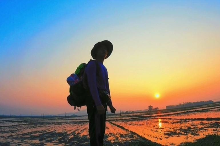 Một khoảnh khắc hoàng hôn được Hoàng Hữu Đức ghi lại trong quá trình đi bộ xuyên Việt (Ảnh: NVCC). Một khoảnh khắc hoàng hôn được Hoàng Hữu Đức ghi lại trong quá trình đi bộ xuyên Việt (Ảnh: NVCC).