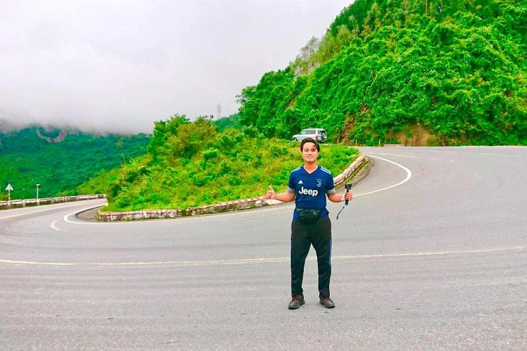 Theo Đức, đèo Hải Vân là một trong những cung đường gian nan nhất trên chuyến hành trình của mình (Ảnh: NVCC). Theo Đức, đèo Hải Vân là một trong những cung đường gian nan nhất trên chuyến hành trình của mình (Ảnh: NVCC).