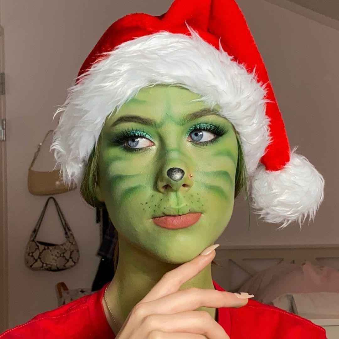 Thành viên hoàng gia thường xuyên đăng tải các clip dạy trang điểm, từ phong cách hàng ngày đến các màn hóa thân nhân vật nổi tiếng. Mỗi clip luôn nhận được hàng chục nghìn đến hàng trăm nghìn lượt tương tác cùng bình luận khen ngợi.