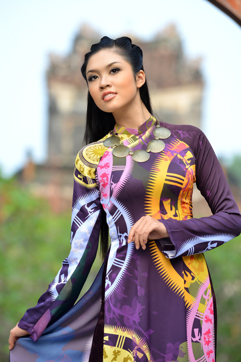 Trở về từ cuộc thi Hoa hậu Việt Nam, người đẹp tập trung vào công việc học tập mà ít tham gia vào giới showbiz