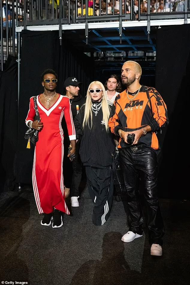 Madonna và con trai David Banda đi xem thi đấu quyền Anh.