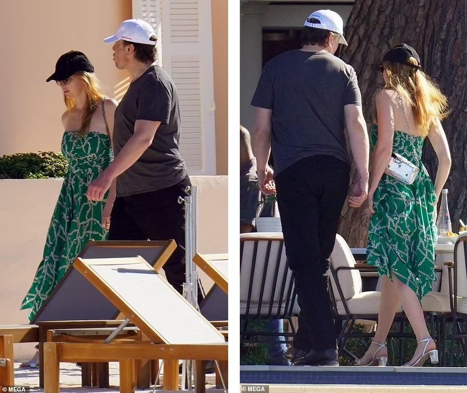 Cặp đôi không có cử chỉ tiếp xúc da thịt nào nhưng đi cạnh nhau vẫn trông rất thân mật.