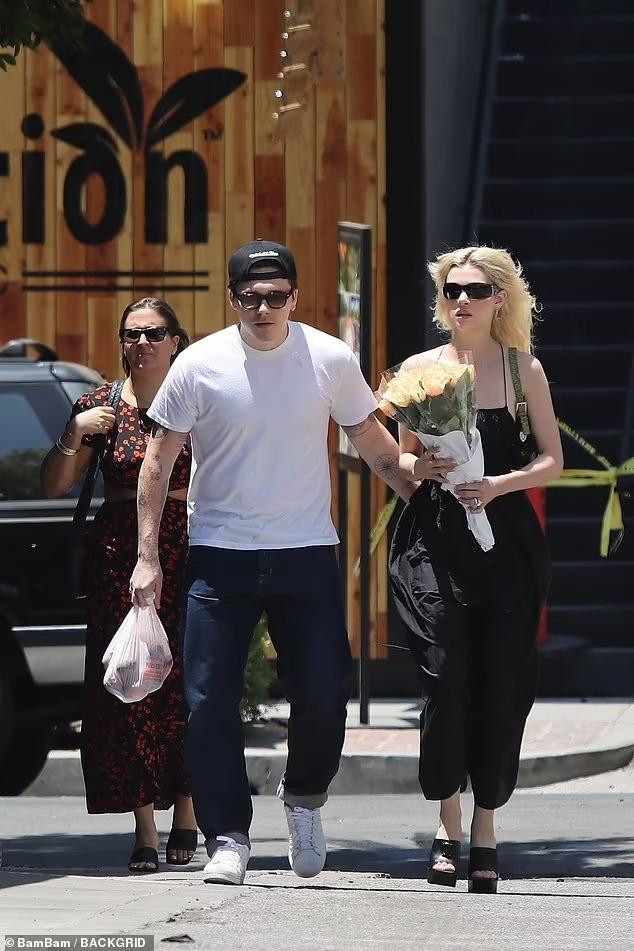 Brooklyn và Nicola đi chợ nông sản vào cuối tuần.