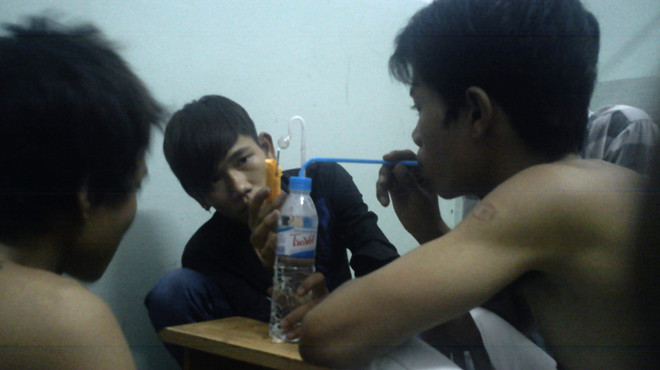 Nhóm giả dạng bại liệt chơi ma túy đá tại phòng nghỉ trên đường Trần Tuấn Khải, P.5, Q.5 