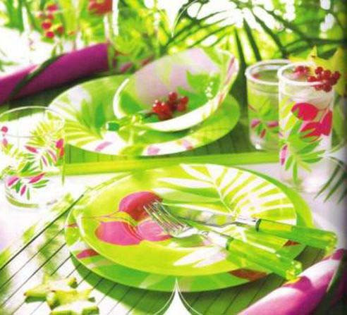 Cẩn thận với những đồ thủy tinh màu sắc quá sặc sỡ, không rõ nguồn gốc