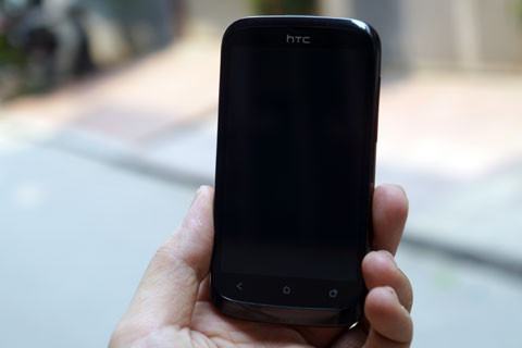 HTC Desire U có thiết kế nhỏ gọn
