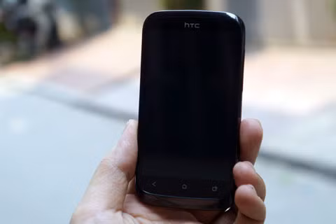 HTC Desire U có thiết kế nhỏ gọn