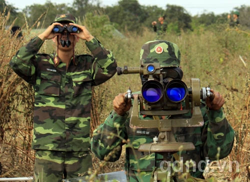 Lực lượng phòng không quan sát, phát hiện mục tiêu 