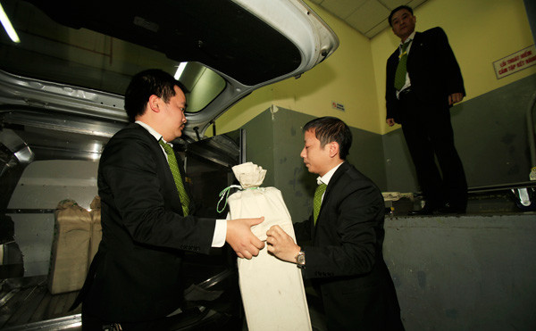 Vào “thủ phủ” ATM kể chuyện…tiền ảnh 2