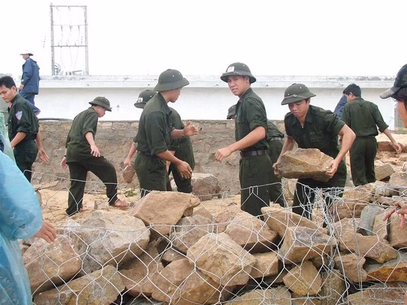 Khắc phục tình trạng sạt lở tại ven biển Sơn Hải (Ninh Phước ) sáng 24/11